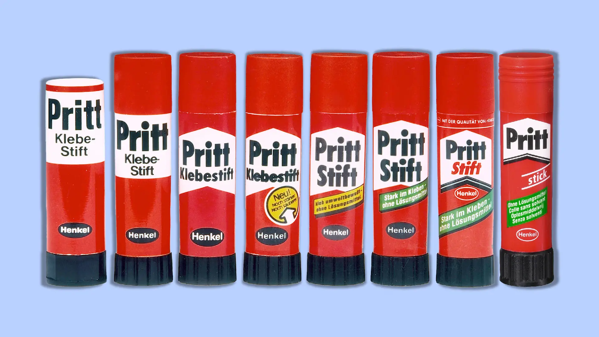 différentes, de 1969 à 2000. Tous les sticks conservent la couleur rouge emblématique avec le nom de la marque Pritt en lettres noires sur fond blanc. Alors que les premiers sticks Pritt comportaient encore une barre blanche, celle-ci s’est transformée en une flèche large et étroite pointant vers le haut. On remarque également que le nom du produit sous la marque s’est raccourci au fil du temps, passant de “Klebestift” à “Stift”, puis à “Stick”.