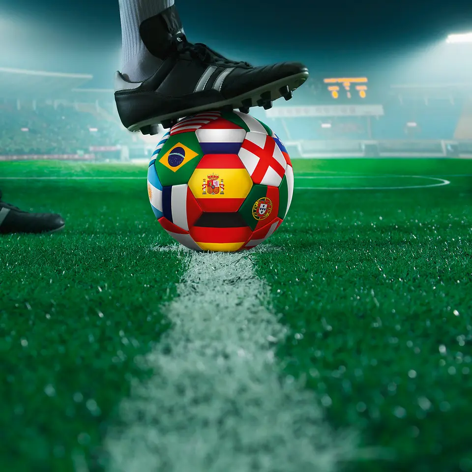 Les avancées techniques des chaussures et des ballons ont également un rôle important
