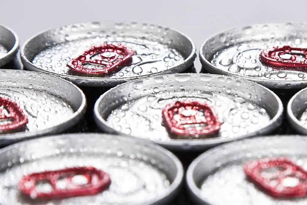 Les technologies de Henkel sont notamment utilisées dans le processus de production de boîtes boisson.