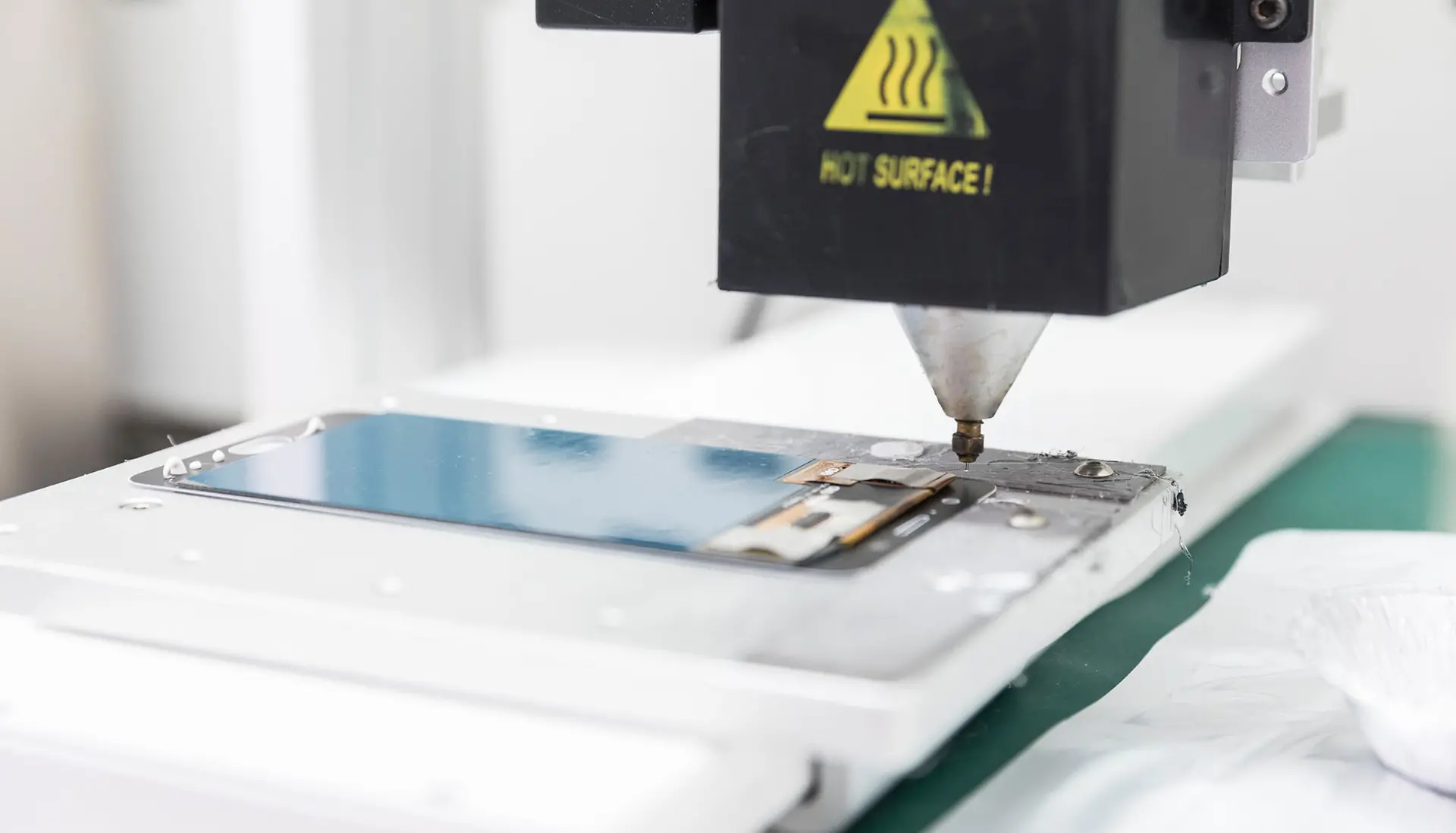 adhesives-feature-spotlight-stage-FR
